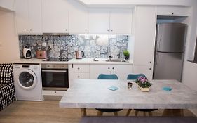 Stylish, Comfortable, Basement Loft-Like Apartment With Amenities