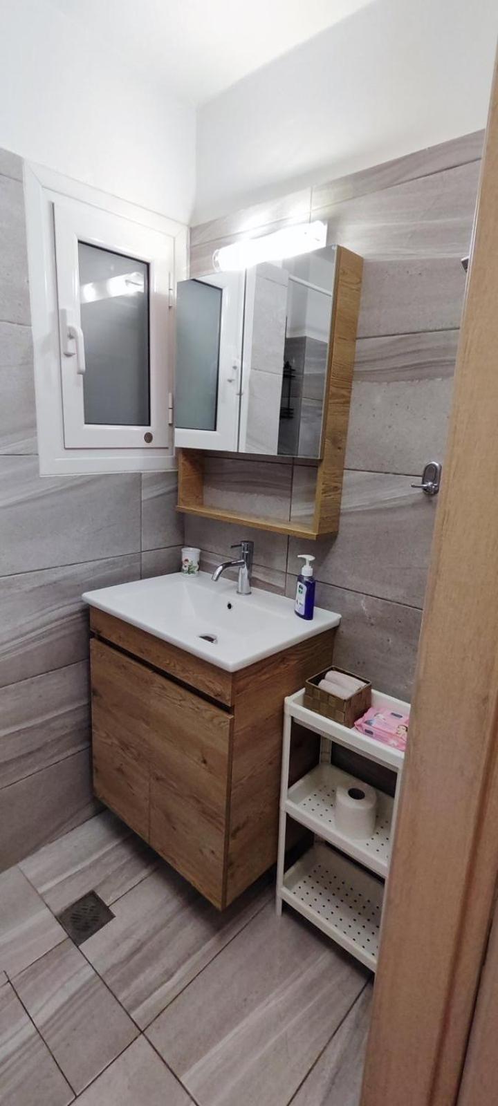 Stylish, Comfortable, Basement Loft-Like Apartment With Amenities Αθήνα Εξωτερικό φωτογραφία